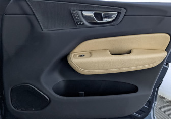Подержанный автомобиль Volvo XC60 2020 года (28 фото)