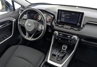 Подержанный автомобиль Toyota RAV4 2021 года (29 фото)