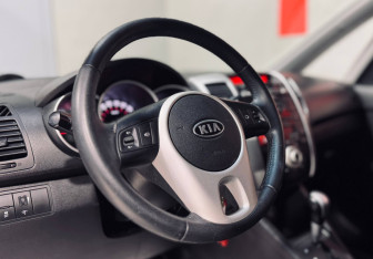 Подержанный автомобиль Kia Venga 2011 года (11 фото)