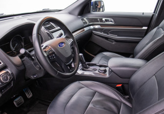 Подержанный автомобиль Ford Explorer 2017 года (10 фото)