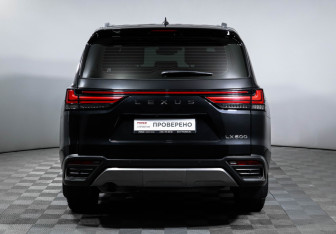 Подержанный автомобиль Lexus LX 2023 года (6 фото)
