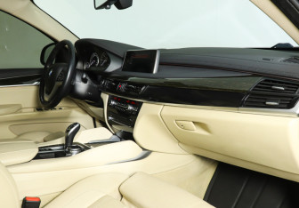 Подержанный автомобиль BMW X6 2015 года (9 фото)