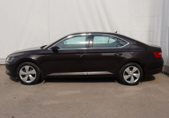 Подержанный автомобиль Skoda Superb Liftback 2015 года (8 фото)