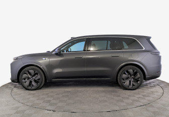 Подержанный автомобиль LiXiang L9 2023 года (8 фото)