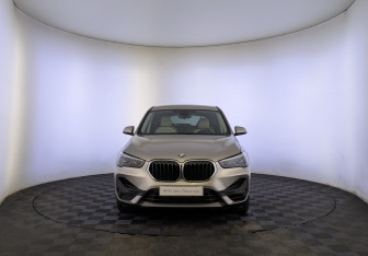 Подержанный автомобиль BMW X1 2021 года (2 фото)