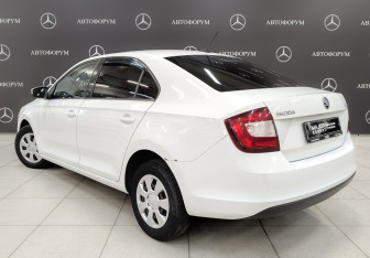 Подержанный автомобиль Skoda Rapid Liftback 2019 года (7 фото)