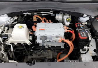 Подержанный автомобиль Москвич 3е 2023 года (9 фото)