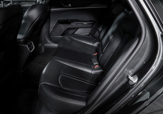 Подержанный автомобиль Kia K5 2020 года (10 фото)
