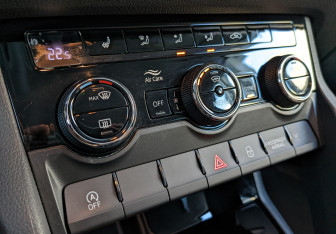 Подержанный автомобиль Skoda Karoq 2021 года (25 фото)