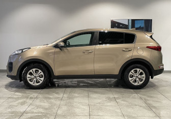 Подержанный автомобиль Kia Sportage 2017 года (8 фото)