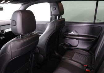 Подержанный автомобиль Mercedes-Benz GLB 2021 года (12 фото)