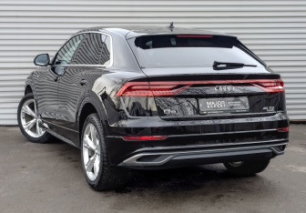 Подержанный автомобиль Audi Q8 2019 года (7 фото)