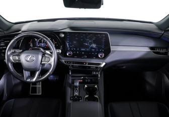Подержанный автомобиль Lexus RX 2023 года (14 фото)
