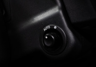 Подержанный автомобиль Land Rover Discovery 2014 года (13 фото)