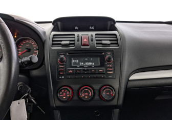 Подержанный автомобиль Subaru XV 2012 года (15 фото)