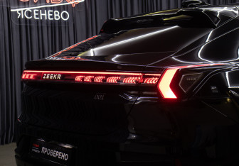 Подержанный автомобиль Zeekr 001 2023 года (23 фото)