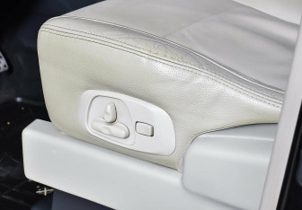 Подержанный автомобиль Mitsubishi Pajero 2014 года (15 фото)