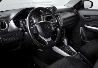 Подержанный автомобиль Suzuki Vitara 2016 года (14 фото)