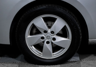 Подержанный автомобиль Renault Megane Hatchback 2011 года (15 фото)