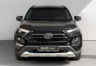 Подержанный автомобиль Toyota RAV4 2024 года (2 фото)
