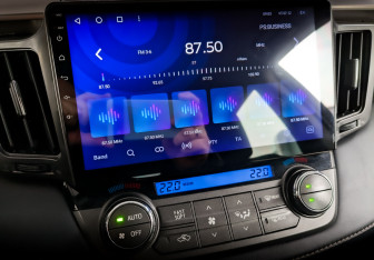 Подержанный автомобиль Toyota RAV4 2015 года (15 фото)