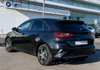 Подержанный автомобиль Kia Ceed Hatchback 2022 года (7 фото)