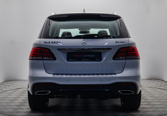 Подержанный автомобиль Mercedes-Benz GLE 2016 года (4 фото)