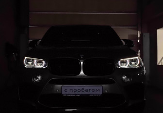 Подержанный автомобиль BMW X5 M 2015 года (12 фото)