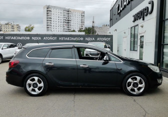 Подержанный автомобиль Opel Astra Wagon 2012 года (4 фото)
