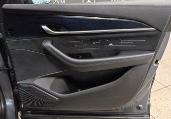 Подержанный автомобиль Geely Monjaro 2024 года (12 фото)