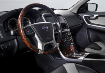 Подержанный автомобиль Volvo XC60 2010 года (14 фото)