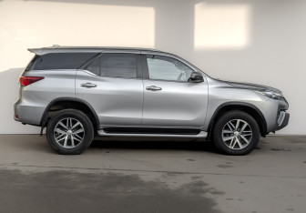 Подержанный автомобиль Toyota Fortuner 2020 года (4 фото)