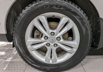 Подержанный автомобиль Hyundai ix35 2012 года (17 фото)