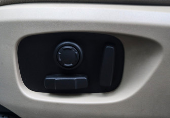 Подержанный автомобиль Land Rover Discovery Sport 2016 года (18 фото)