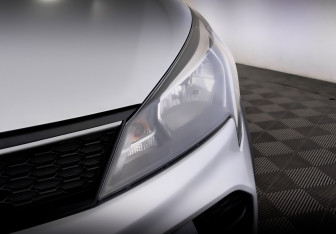 Подержанный автомобиль Kia Rio Hatchback 2021 года (16 фото)