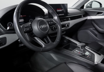 Подержанный автомобиль Audi A4 Sedan 2021 года (14 фото)