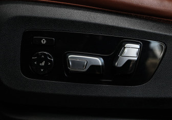 Подержанный автомобиль BMW X7 2021 года (23 фото)