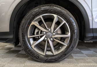 Подержанный автомобиль Geely Coolray 2023 года (17 фото)