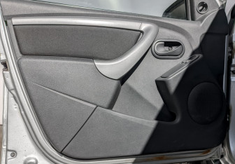 Подержанный автомобиль Renault Duster 2013 года (19 фото)