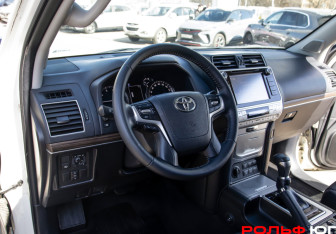 Подержанный автомобиль Toyota Land Cruiser Prado 2019 года (20 фото)