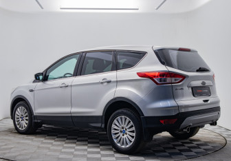 Подержанный автомобиль Ford Kuga 2015 года (3 фото)