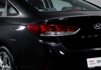 Подержанный автомобиль Hyundai Sonata 2017 года (16 фото)
