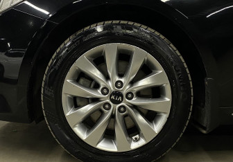 Подержанный автомобиль Kia Optima Sedan 2017 года (9 фото)