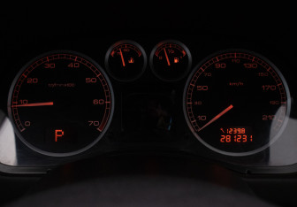 Подержанный автомобиль Peugeot 307 Wagon 2004 года (12 фото)
