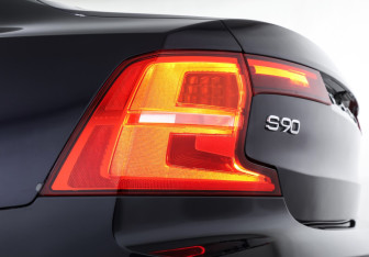 Подержанный автомобиль Volvo S90 2018 года (25 фото)