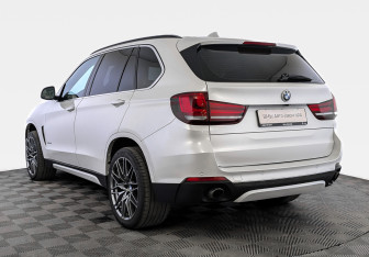 Подержанный автомобиль BMW X5 2014 года (7 фото)