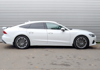Подержанный автомобиль Audi A7 2022 года (4 фото)