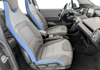 Подержанный автомобиль BMW i3 2021 года (23 фото)