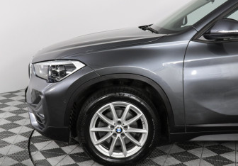 Подержанный автомобиль BMW X1 2021 года (8 фото)