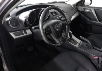 Подержанный автомобиль Mazda 3 Sedan 2010 года (9 фото)